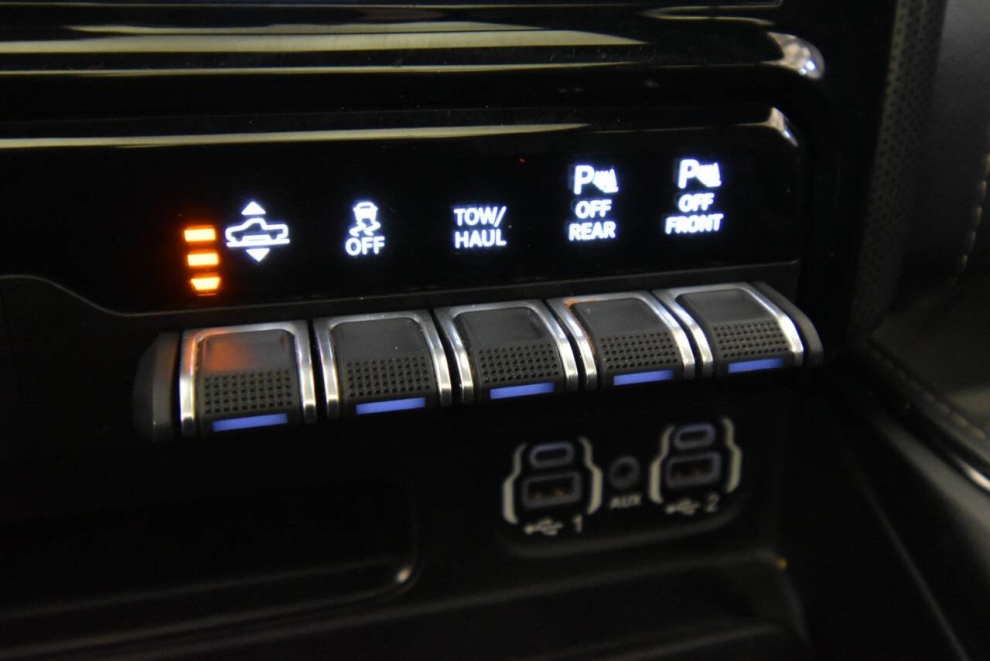 2022 RAM 1500 Limited 4x4 4dr Crew Cab 5.6 ft. SB Pickup, White, Mileage: 59,646 - photo 18