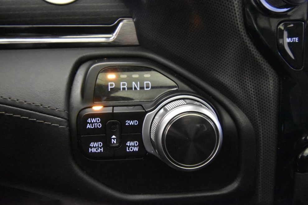 2022 RAM 1500 Limited 4x4 4dr Crew Cab 5.6 ft. SB Pickup, White, Mileage: 59,646 - photo 21