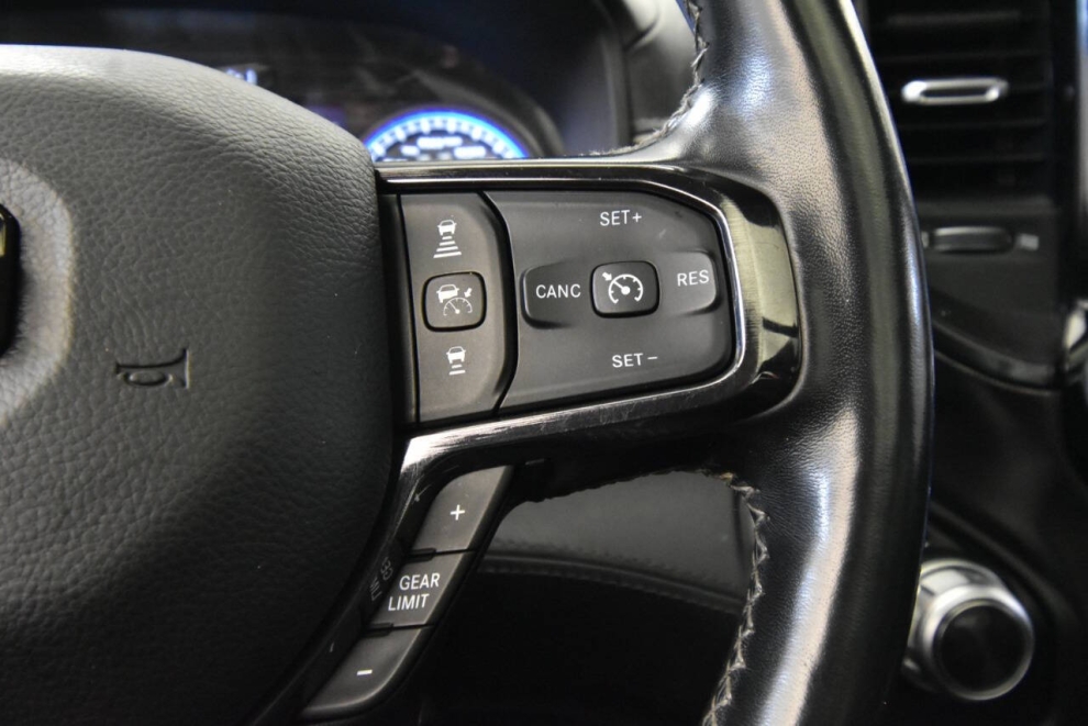 2022 RAM 1500 Limited 4x4 4dr Crew Cab 5.6 ft. SB Pickup, White, Mileage: 59,646 - photo 25