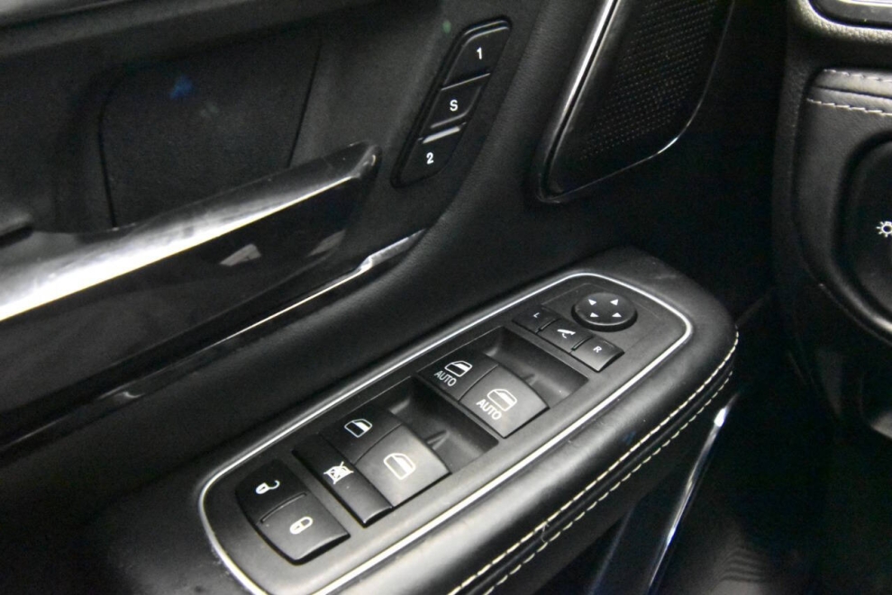 2022 RAM 1500 Limited 4x4 4dr Crew Cab 5.6 ft. SB Pickup, White, Mileage: 59,646 - photo 28