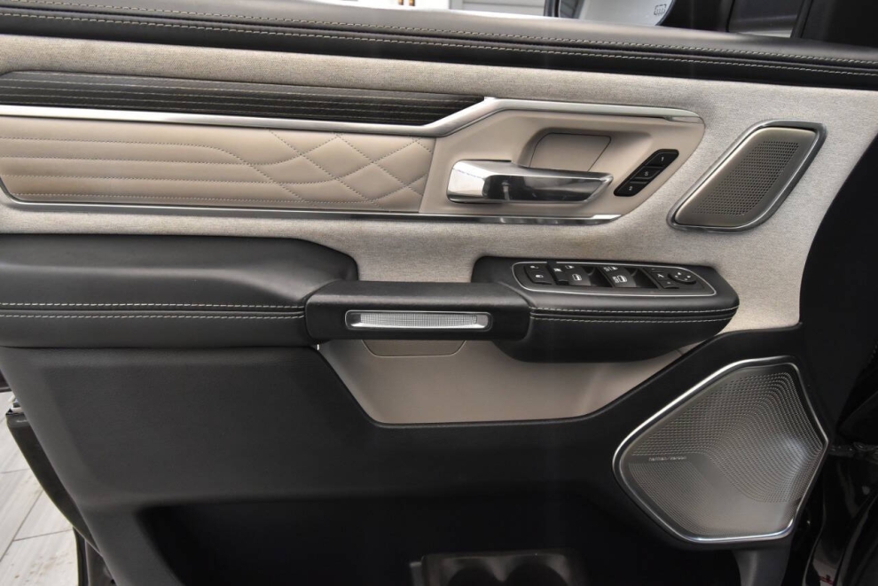 2022 RAM 1500 Limited 4x4 4dr Crew Cab 5.6 ft. SB Pickup, Black, Mileage: 99,699 - photo 12