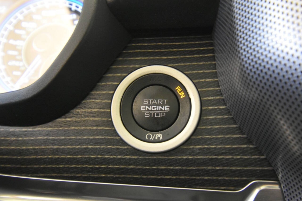 2022 RAM 1500 Limited 4x4 4dr Crew Cab 5.6 ft. SB Pickup, Black, Mileage: 99,699 - photo 18