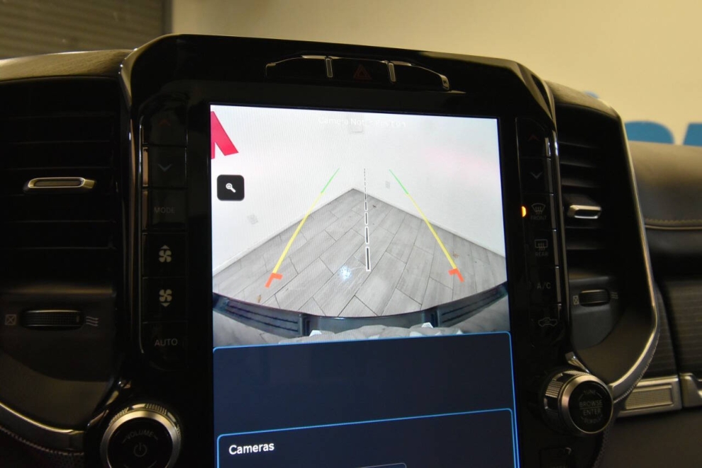 2022 RAM 1500 Limited 4x4 4dr Crew Cab 5.6 ft. SB Pickup, Black, Mileage: 99,699 - photo 21