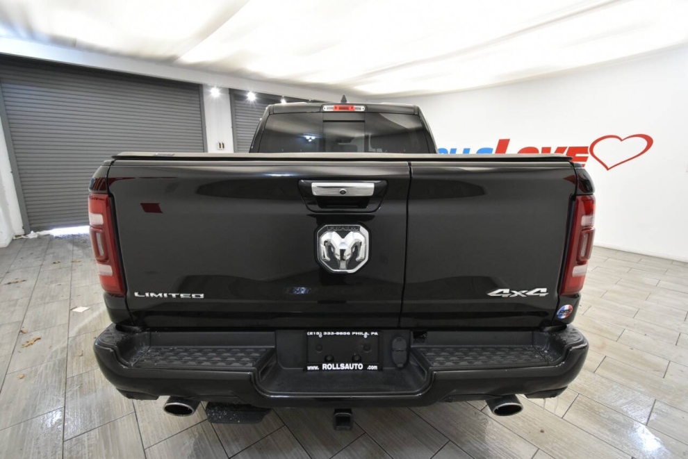 2022 RAM 1500 Limited 4x4 4dr Crew Cab 5.6 ft. SB Pickup, Black, Mileage: 99,699 - photo 3