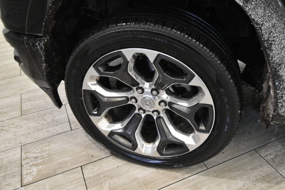 2022 RAM 1500 Limited 4x4 4dr Crew Cab 5.6 ft. SB Pickup, Black, Mileage: 99,699 - photo 9