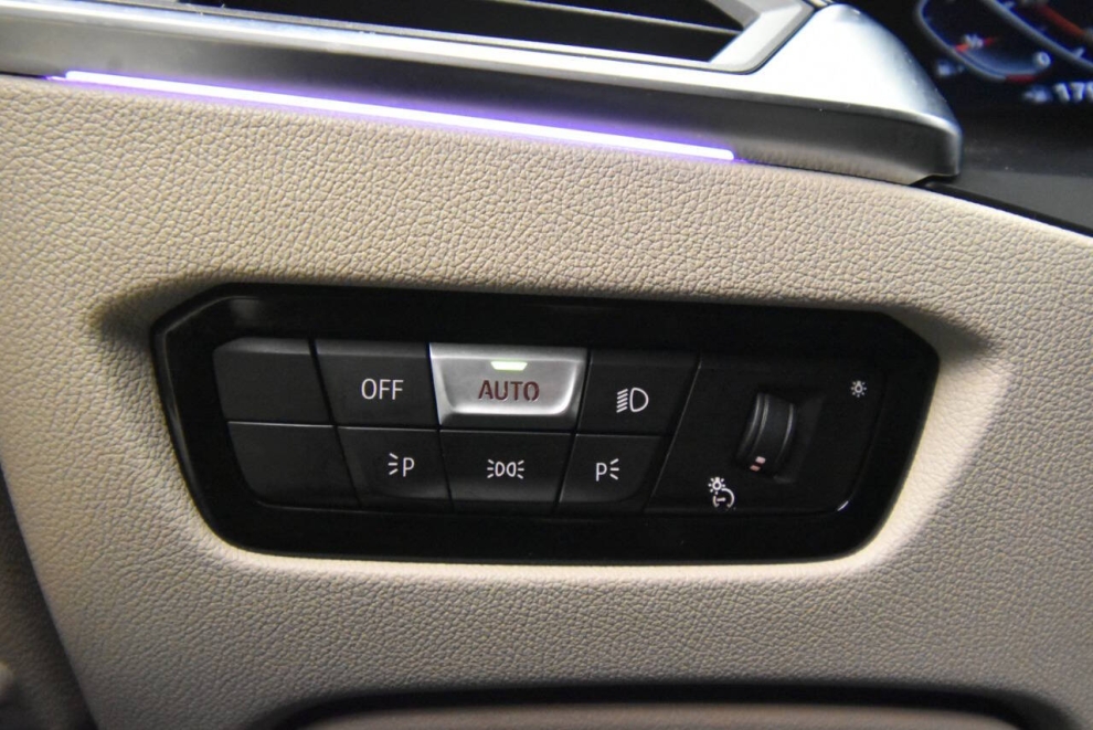 2019 BMW 3 Series 330i xDrive AWD 4dr Sedan, Blue, Mileage: 94,525 - photo 27