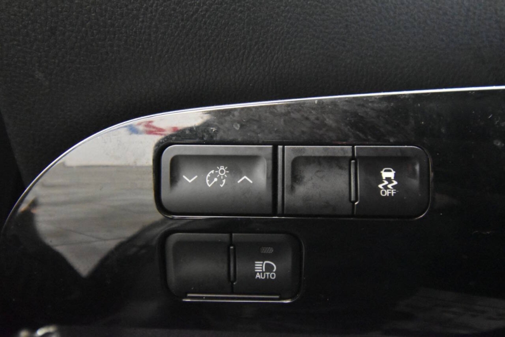 2020 Toyota Prius Prime LE 4dr Hatchback, Black, Mileage: 77,620 - photo 26