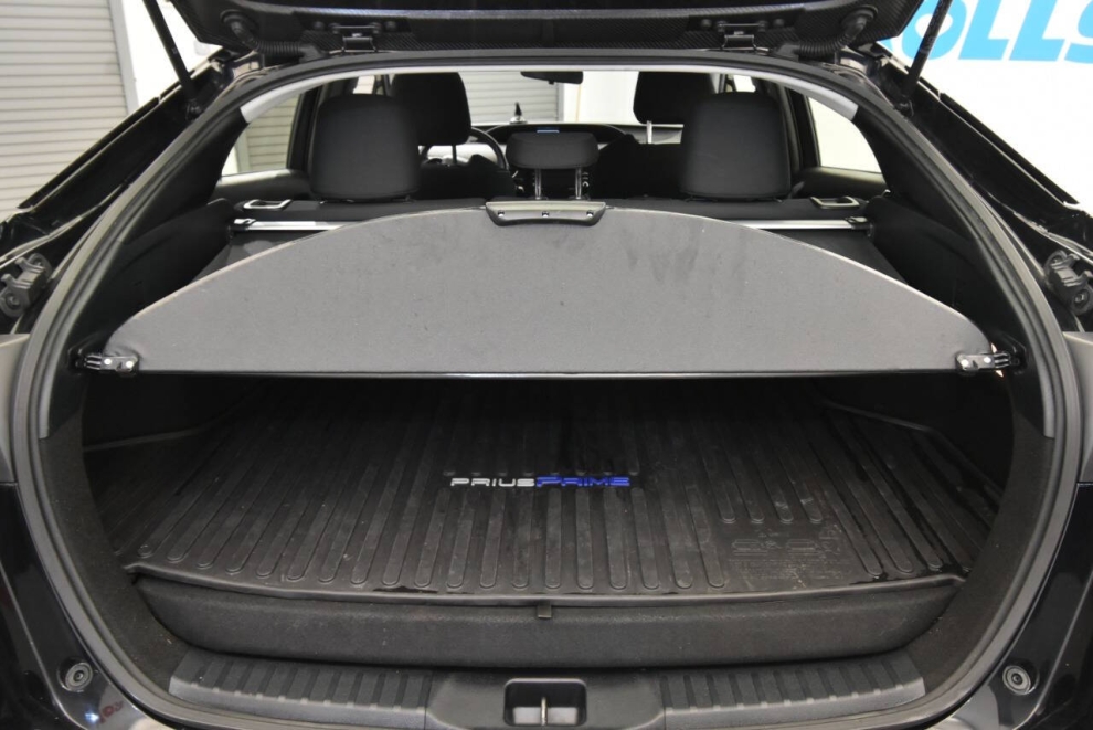 2020 Toyota Prius Prime LE 4dr Hatchback, Black, Mileage: 77,620 - photo 29