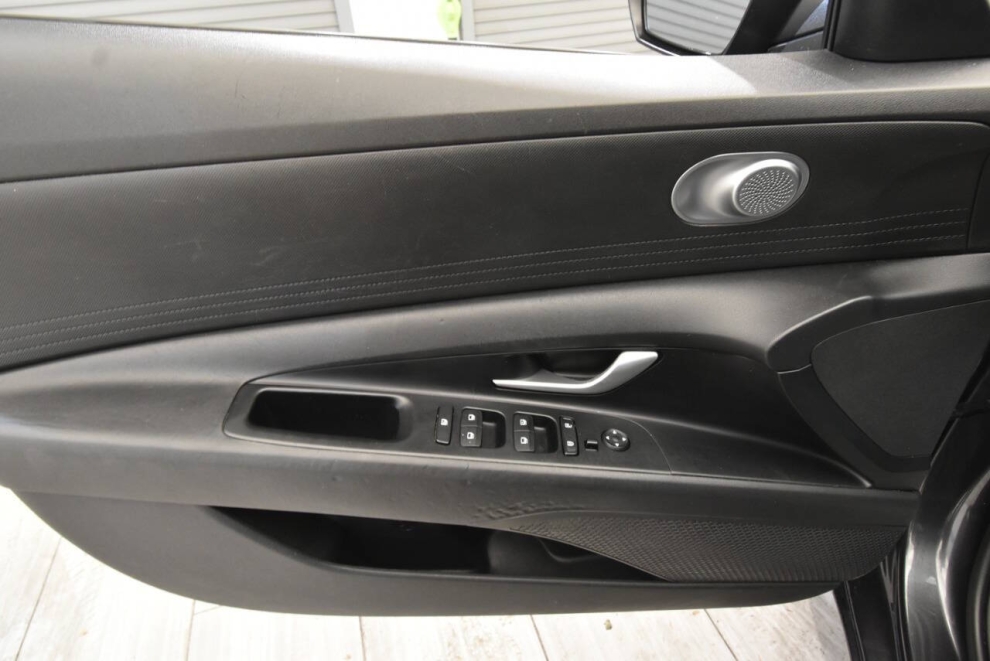 2021 Hyundai Elantra SEL 4dr Sedan, Gray, Mileage: 47,708 - photo 12