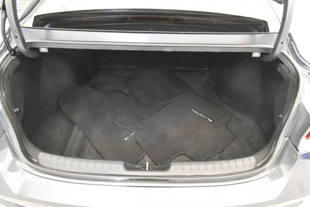 2021 Hyundai Elantra SEL 4dr Sedan, Gray, Mileage: 47,708 - photo 29