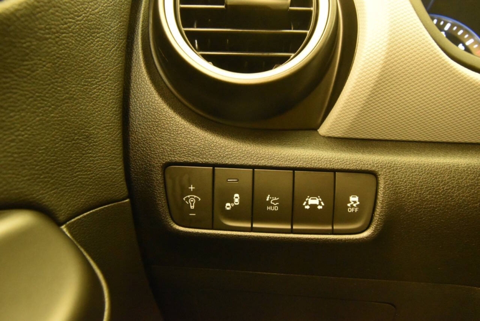 2019 Hyundai Kona Ultimate AWD 4dr Crossover, Blue, Mileage: 66,993 - photo 29