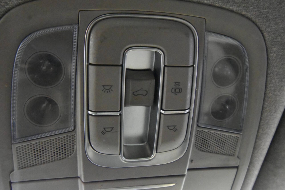 2019 Hyundai Santa Fe Limited 2.0T 4dr Crossover, Black, Mileage: 71,231 - photo 21