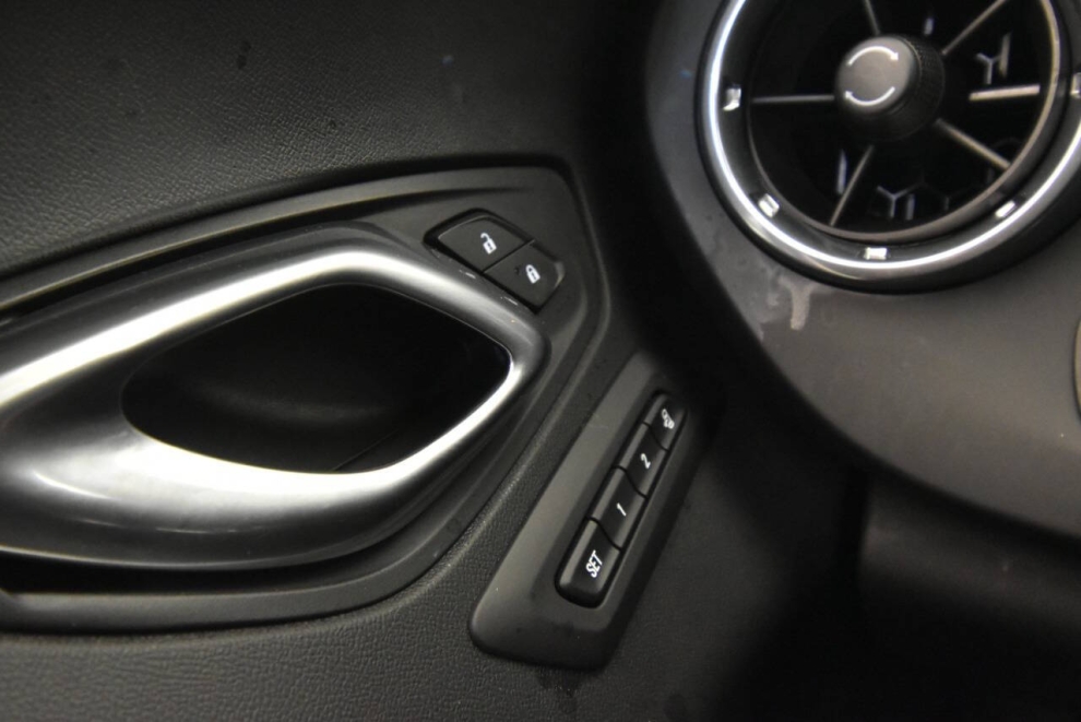 2018 Chevrolet Camaro SS 2dr Coupe w/2SS, Black, Mileage: 47,520 - photo 27