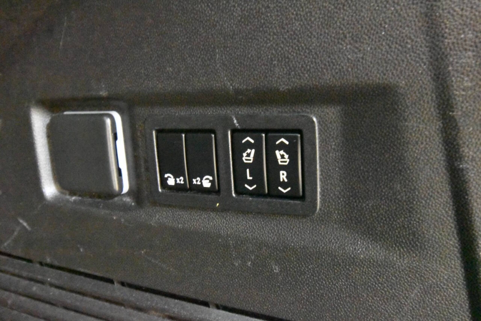 2021 Chevrolet Tahoe RST 4x4 4dr SUV, Gray, Mileage: 92,279 - photo 34