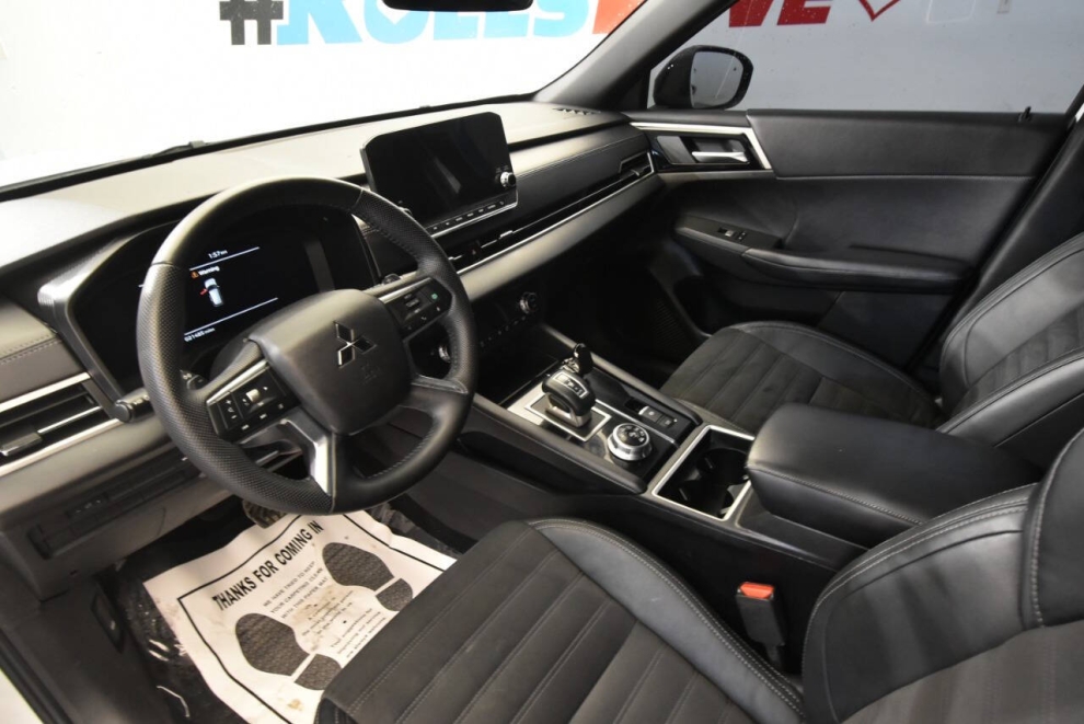 2023 Mitsubishi Outlander Black Edition AWD 4dr SUV, Blanco, Mileage: 21,472 - photo 10