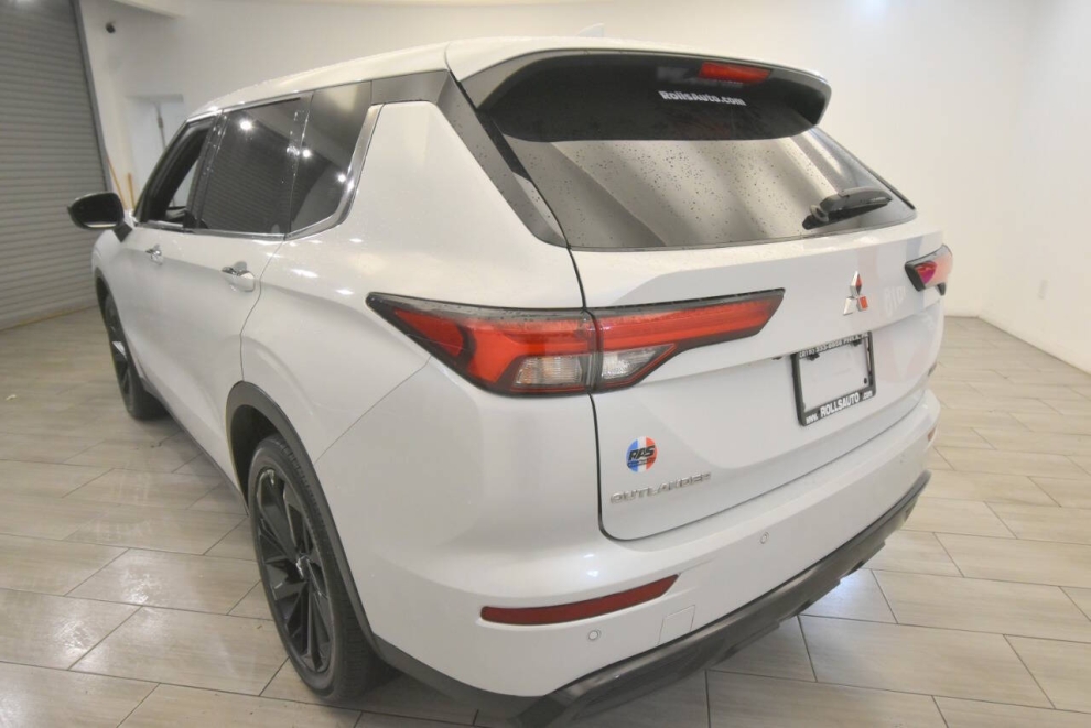 2023 Mitsubishi Outlander Black Edition AWD 4dr SUV, Blanco, Mileage: 21,472 - photo 2