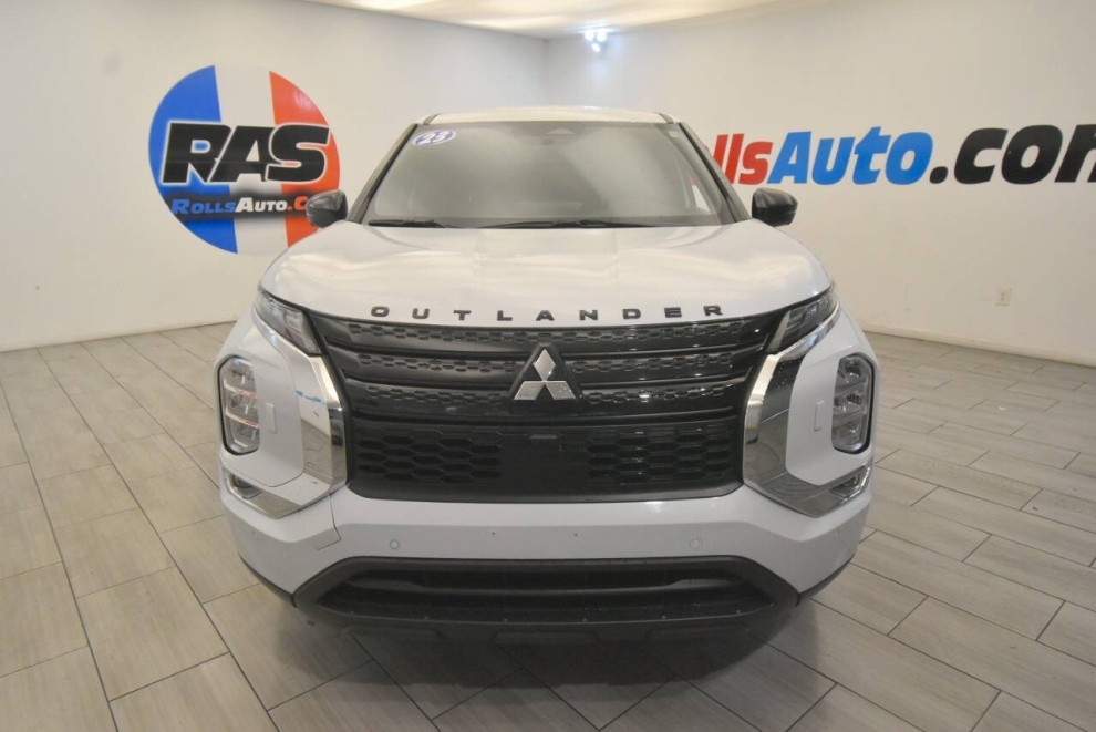 2023 Mitsubishi Outlander Black Edition AWD 4dr SUV, Blanco, Mileage: 21,472 - photo 7