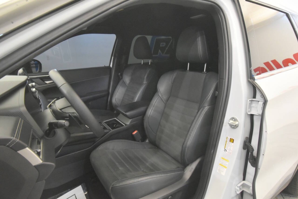 2023 Mitsubishi Outlander Black Edition AWD 4dr SUV, Blanco, Mileage: 21,472 - photo 9