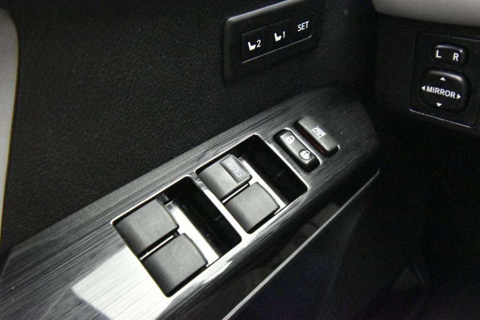 2018 Toyota RAV4 Limited AWD 4dr SUV, Silver, Mileage: 92,150 - photo 29