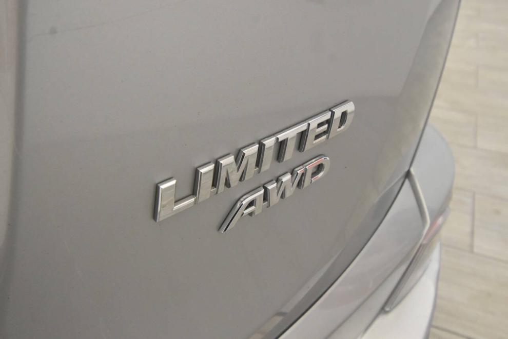 2018 Toyota RAV4 Limited AWD 4dr SUV, Silver, Mileage: 92,150 - photo 32