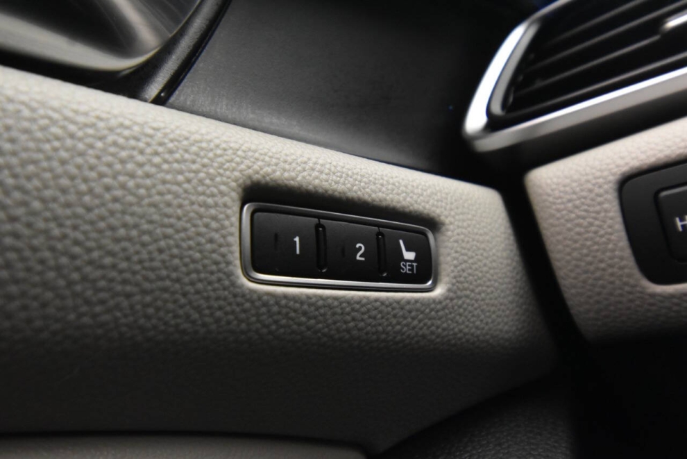 2021 Honda Accord Touring 4dr Sedan, White, Mileage: 21,323 - photo 28