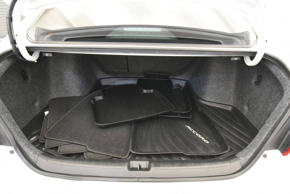 2021 Honda Accord Touring 4dr Sedan, White, Mileage: 21,323 - photo 32