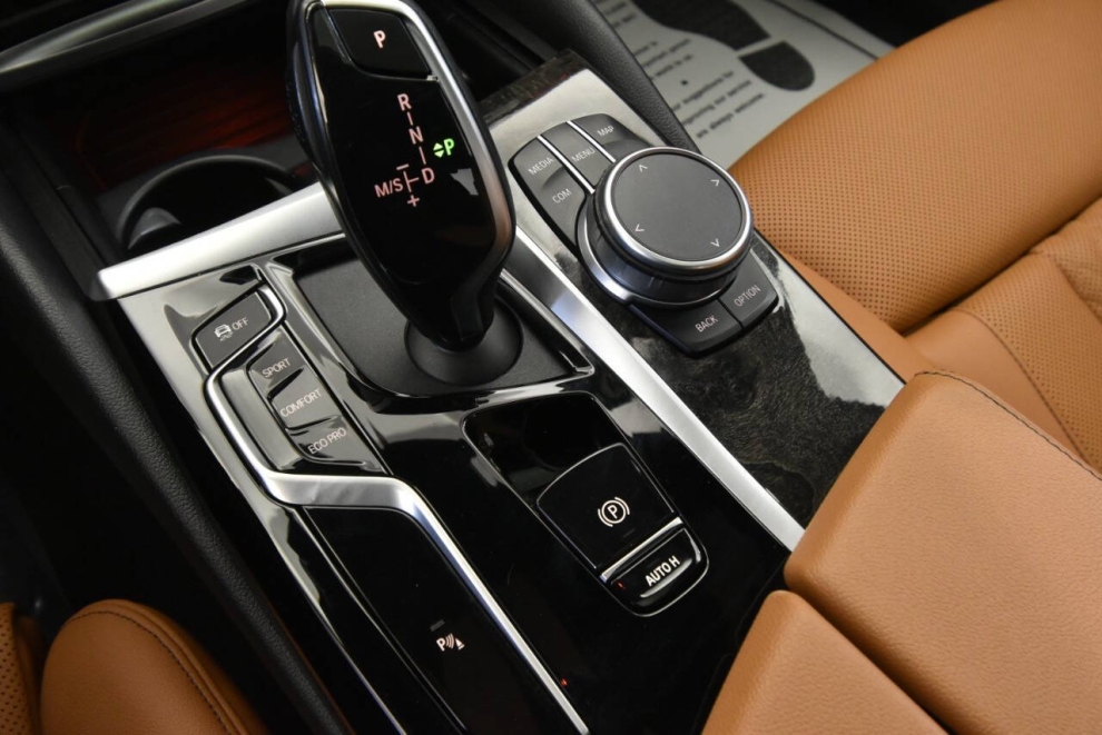 2022 BMW 5 Series 530i xDrive AWD 4dr Sedan, Black, Mileage: 75,949 - photo 17