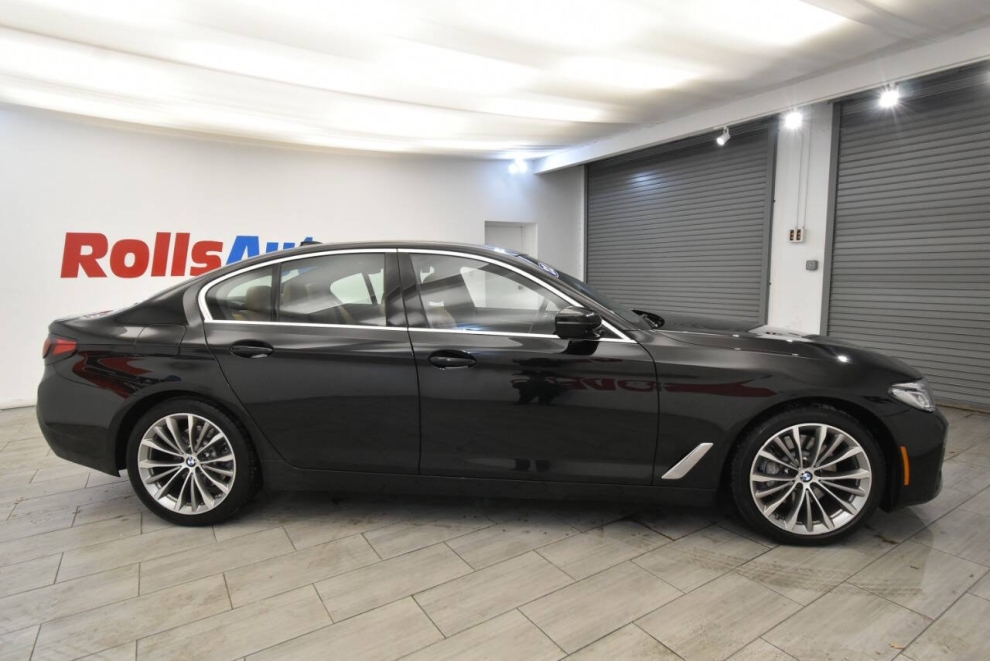 2022 BMW 5 Series 530i xDrive AWD 4dr Sedan, Black, Mileage: 75,949 - photo 5