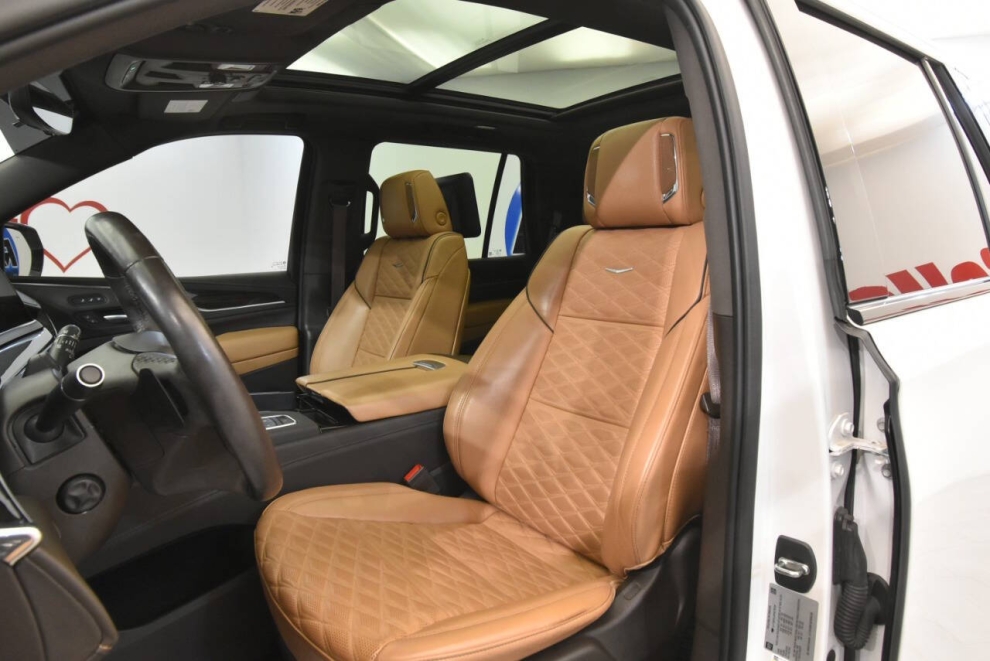 2023 Cadillac Escalade Sport 4x4 4dr SUV, White, Mileage: 60,413 - photo 10
