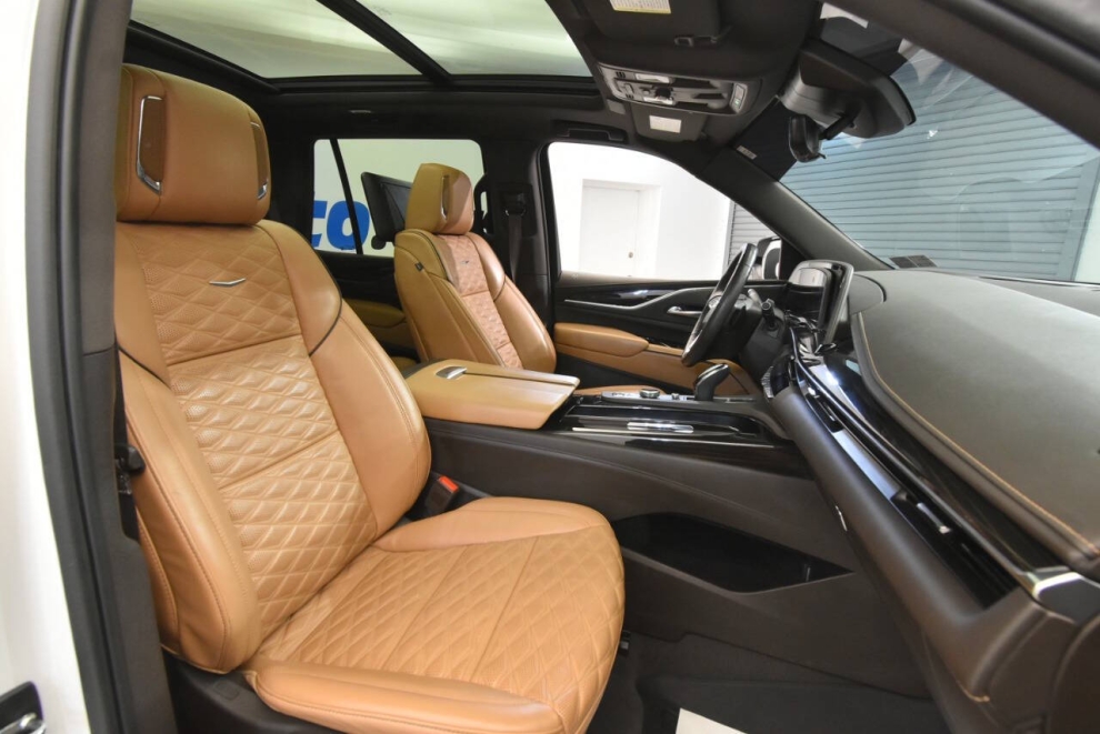 2023 Cadillac Escalade Sport 4x4 4dr SUV, White, Mileage: 60,413 - photo 15