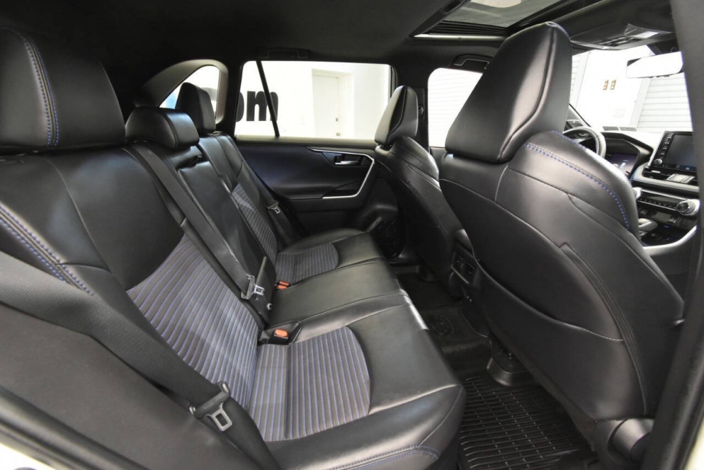 2021 Toyota RAV4 Hybrid XSE AWD 4dr SUV, White, Mileage: 97,775 - photo 15