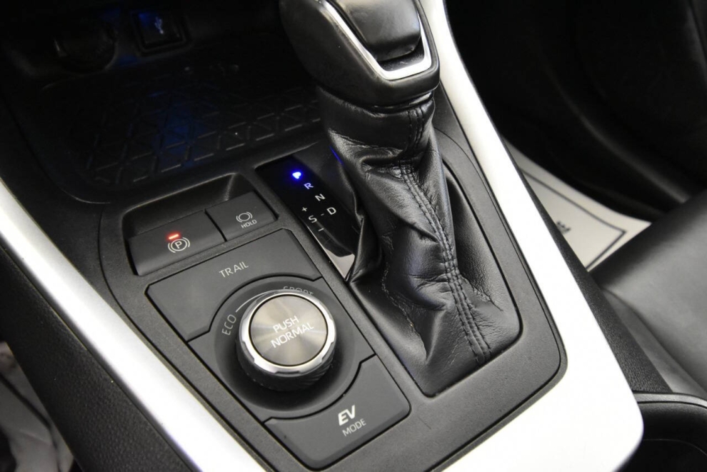 2021 Toyota RAV4 Hybrid XSE AWD 4dr SUV, White, Mileage: 97,775 - photo 18