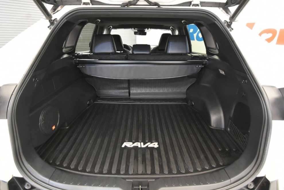 2021 Toyota RAV4 Hybrid XSE AWD 4dr SUV, White, Mileage: 97,775 - photo 32