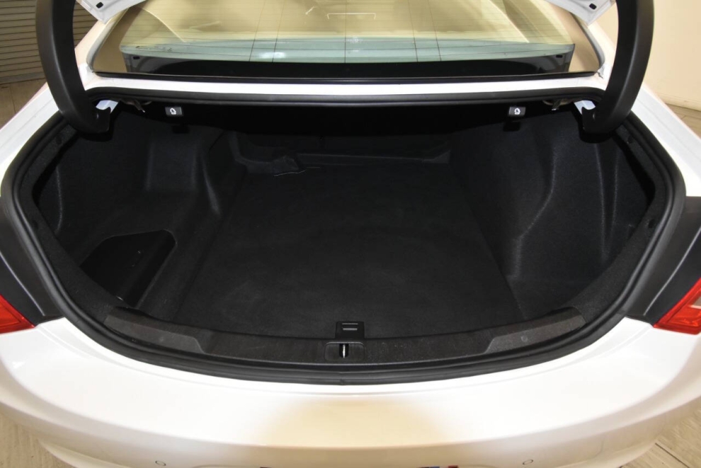 2019 Buick LaCrosse Essence AWD 4dr Sedan, White, Mileage: 78,342 - photo 31