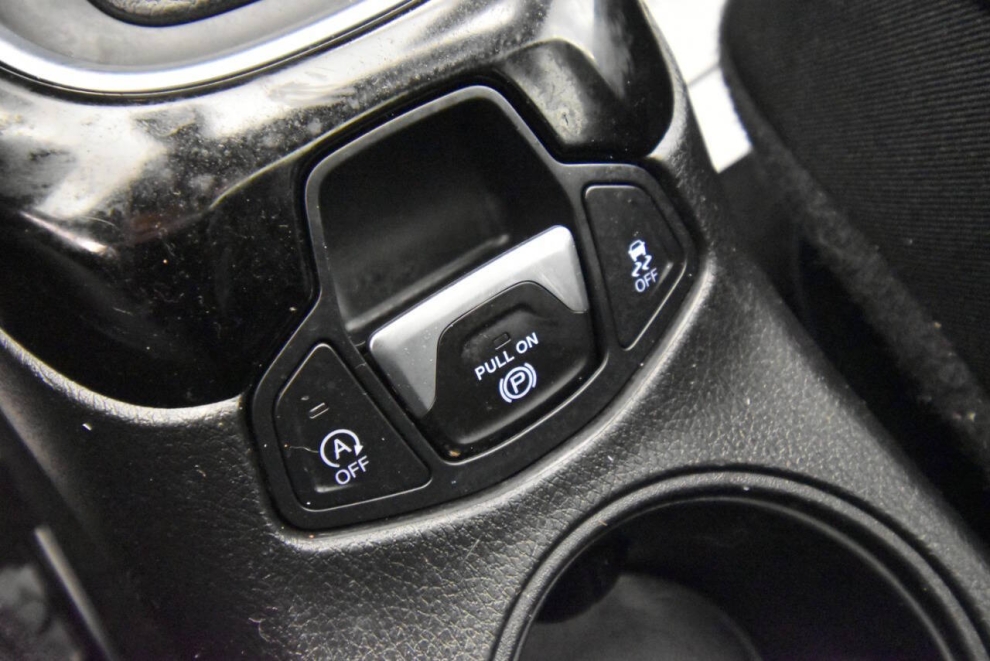 2021 Jeep Compass Altitude 4x4 4dr SUV, Red, Mileage: 60,348 - photo 18