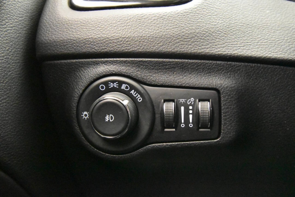 2021 Jeep Compass Altitude 4x4 4dr SUV, Red, Mileage: 60,348 - photo 29