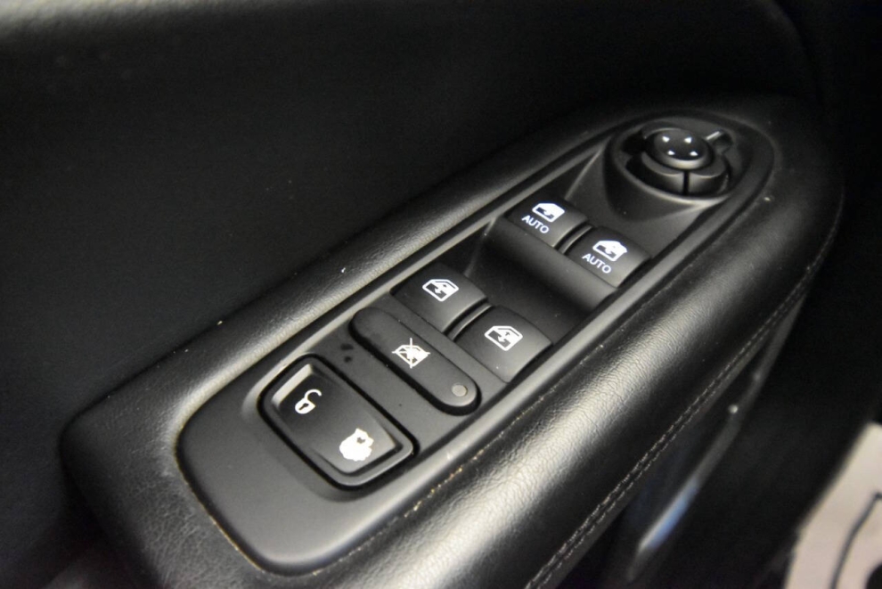 2021 Jeep Compass Altitude 4x4 4dr SUV, Red, Mileage: 60,348 - photo 30