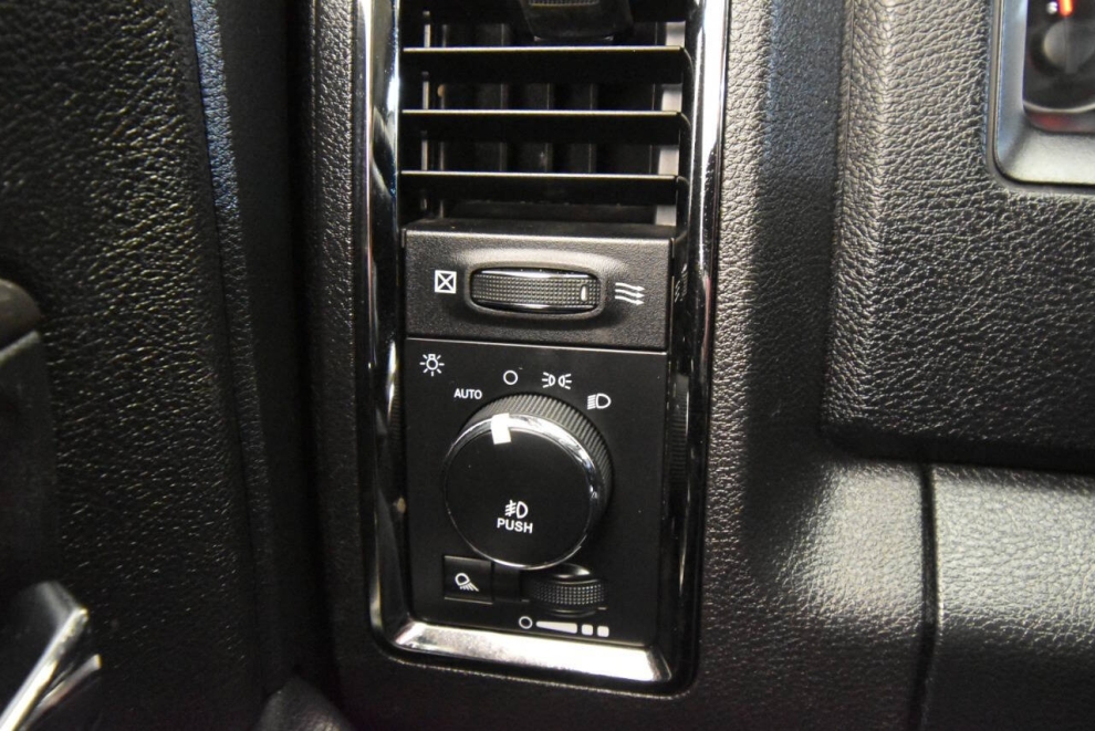 2016 RAM 1500 Sport 4x4 4dr Crew Cab 5.5 ft. SB Pickup, White, Mileage: 129,216 - photo 28