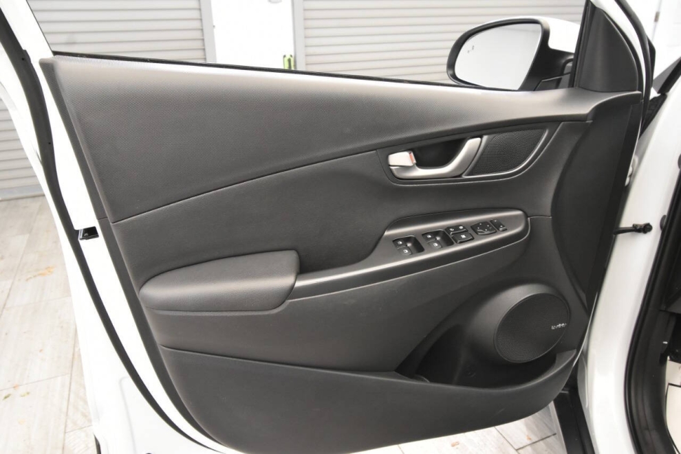 2019 Hyundai Kona Limited 4dr Crossover, White, Mileage: 46,498 - photo 12