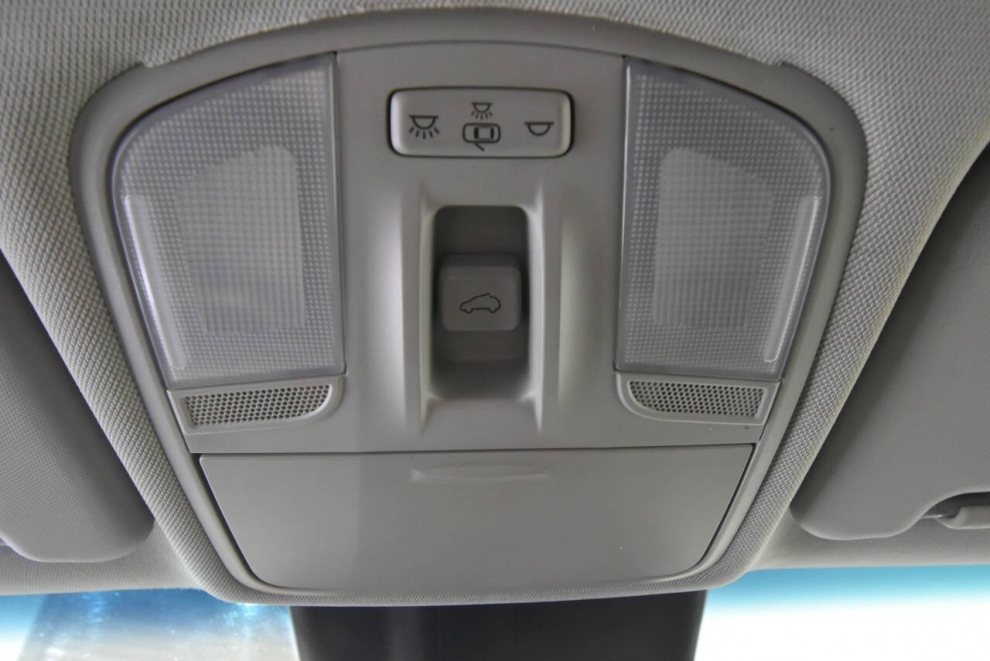 2019 Hyundai Kona Limited 4dr Crossover, White, Mileage: 46,498 - photo 31