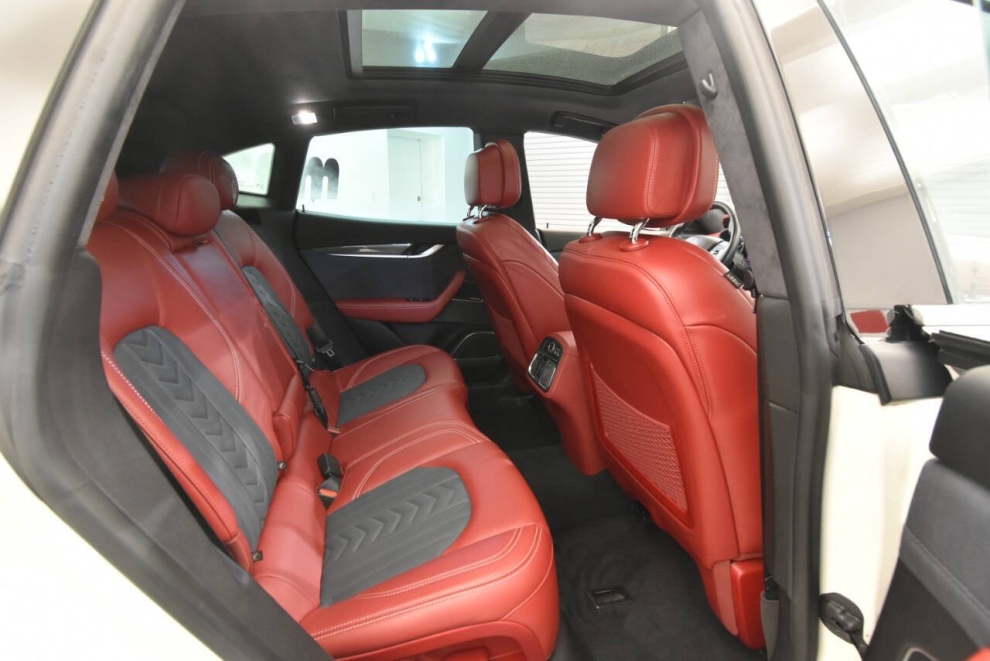 2020 Maserati Levante GranLusso AWD 4dr SUV, White, Mileage: 30,530 - photo 15