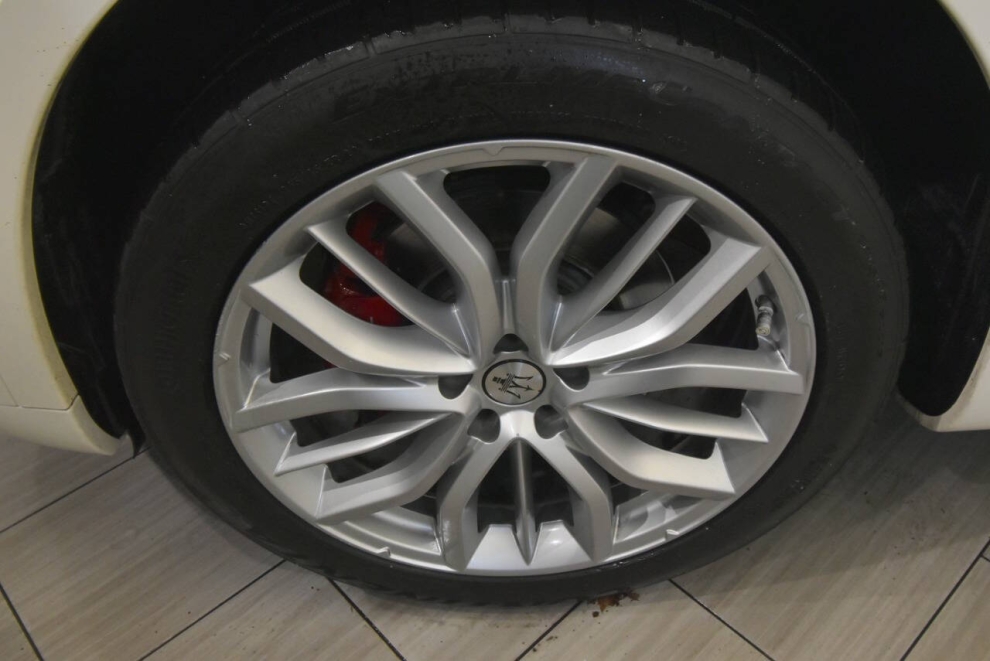 2020 Maserati Levante GranLusso AWD 4dr SUV, White, Mileage: 30,530 - photo 9