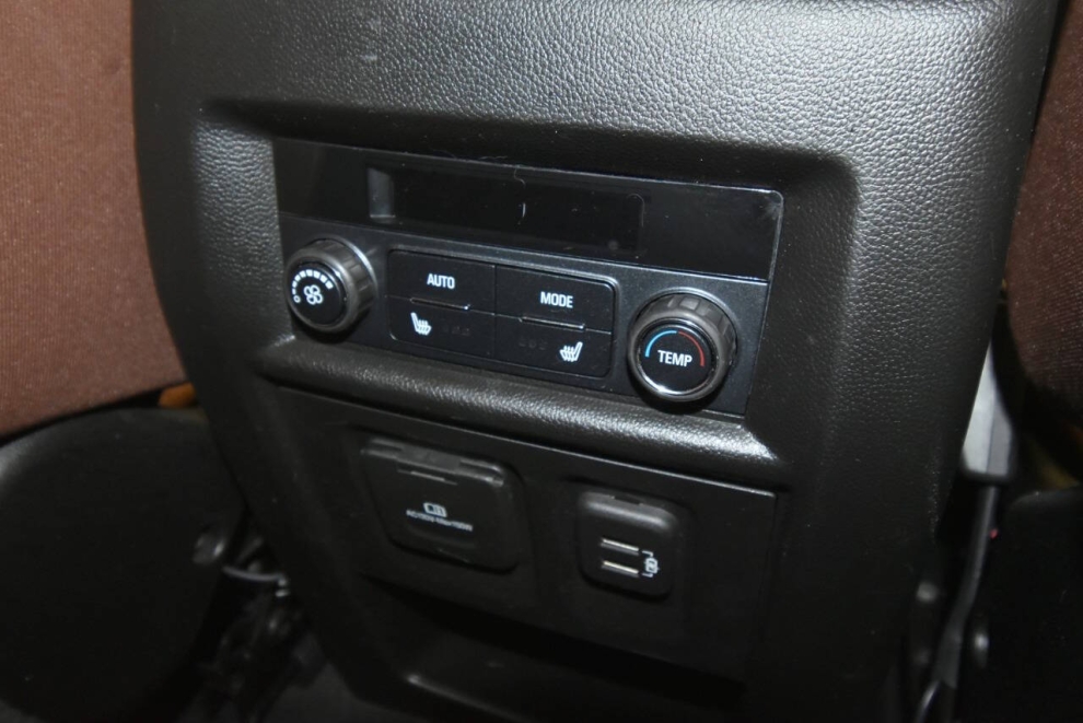 2018 Chevrolet Traverse High Country 4x4 4dr SUV, White, Mileage: 96,456 - photo 17