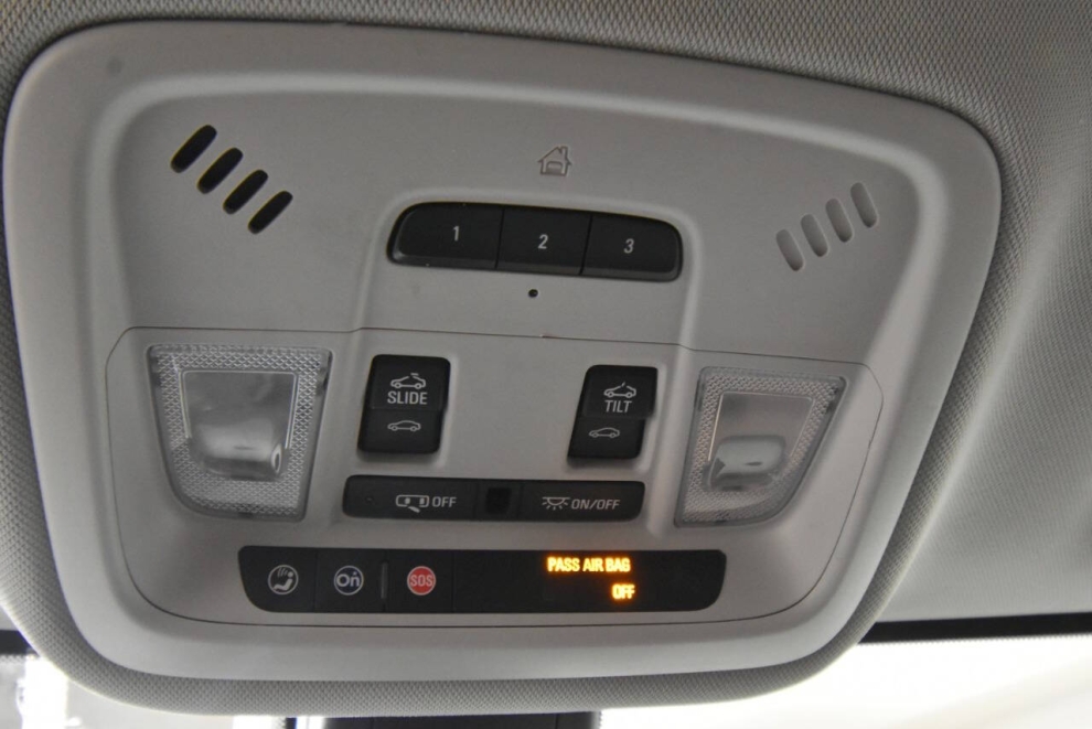 2018 Chevrolet Traverse High Country 4x4 4dr SUV, White, Mileage: 96,456 - photo 25