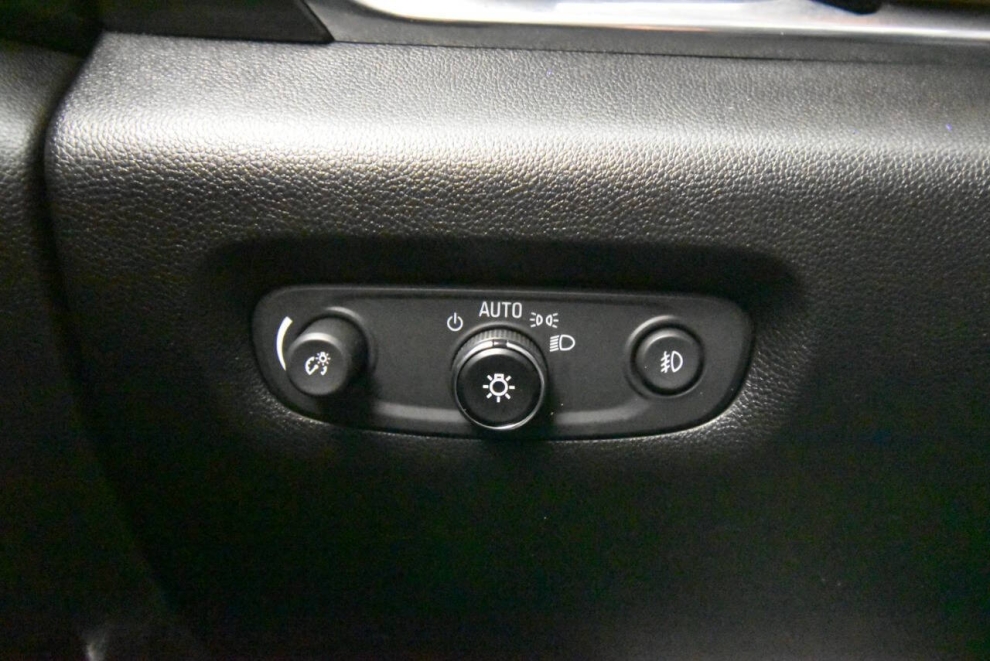 2018 Chevrolet Traverse High Country 4x4 4dr SUV, White, Mileage: 96,456 - photo 28