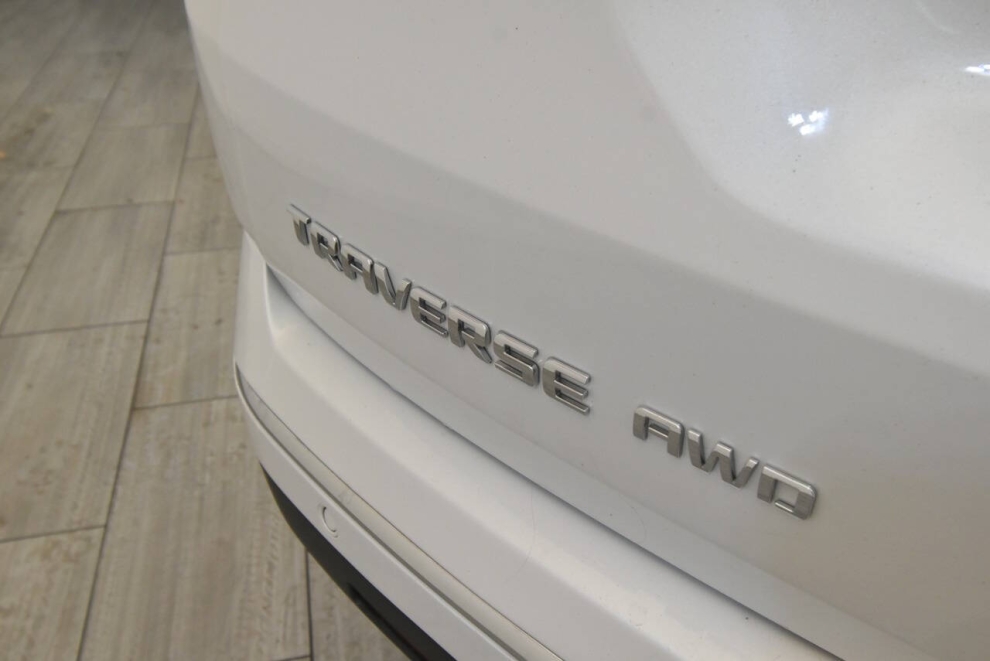 2018 Chevrolet Traverse High Country 4x4 4dr SUV, White, Mileage: 96,456 - photo 32