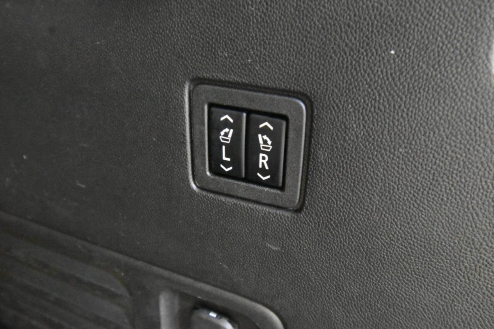 2018 Chevrolet Traverse High Country 4x4 4dr SUV, White, Mileage: 96,456 - photo 35