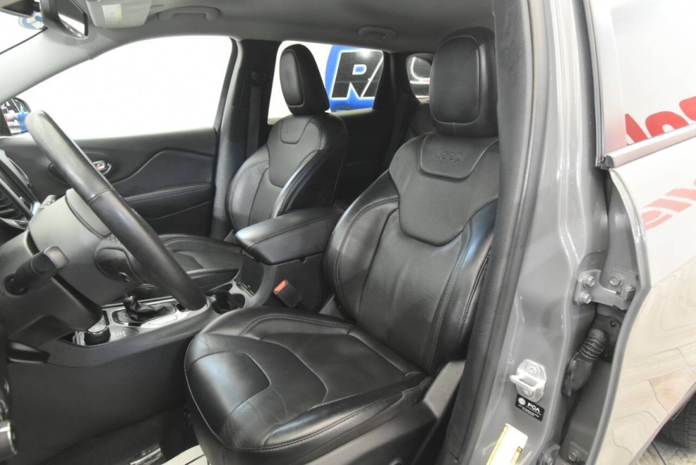 2023 Jeep Cherokee Altitude Lux 4x4 4dr SUV, Gray, Mileage: 65,166 - photo 10