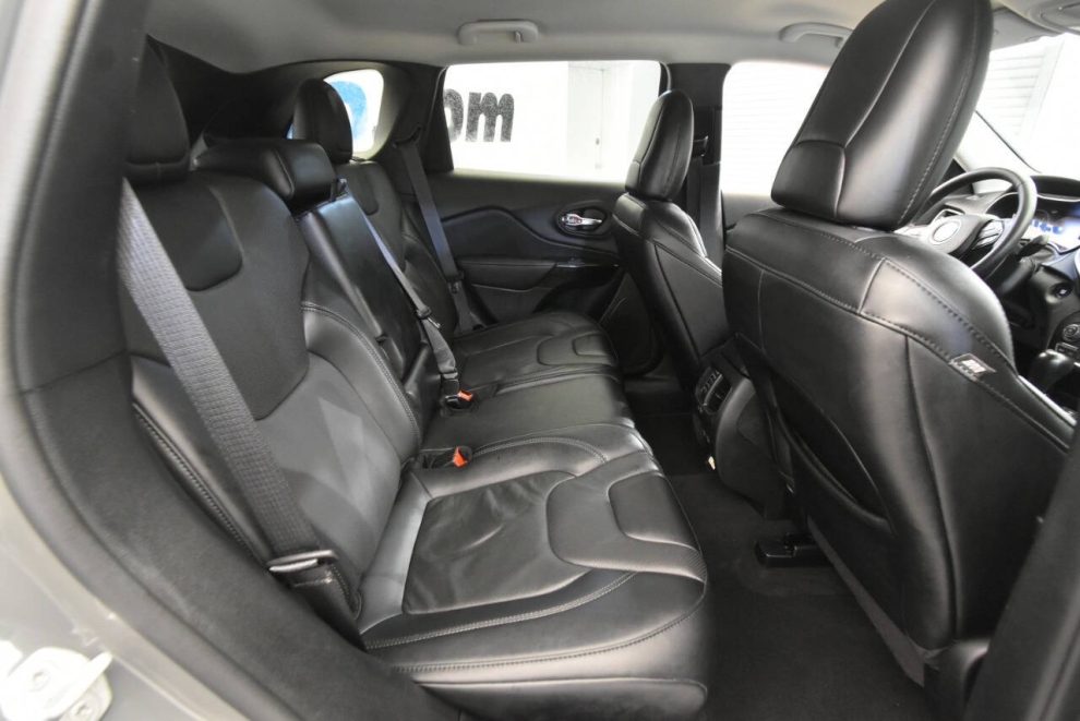 2023 Jeep Cherokee Altitude Lux 4x4 4dr SUV, Gray, Mileage: 65,166 - photo 15