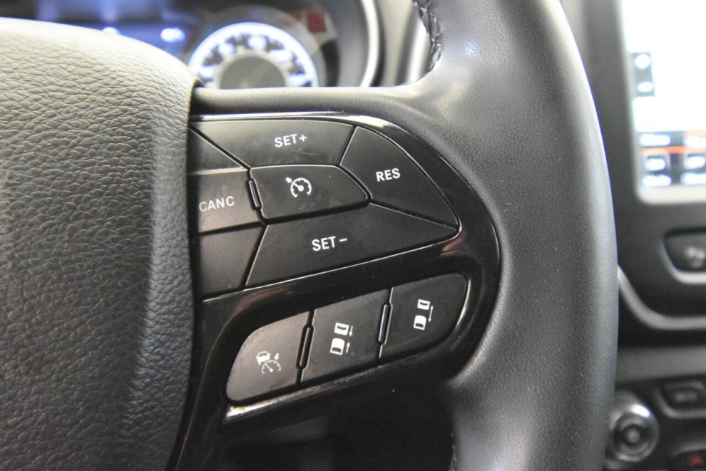 2023 Jeep Cherokee Altitude Lux 4x4 4dr SUV, Gray, Mileage: 65,166 - photo 26